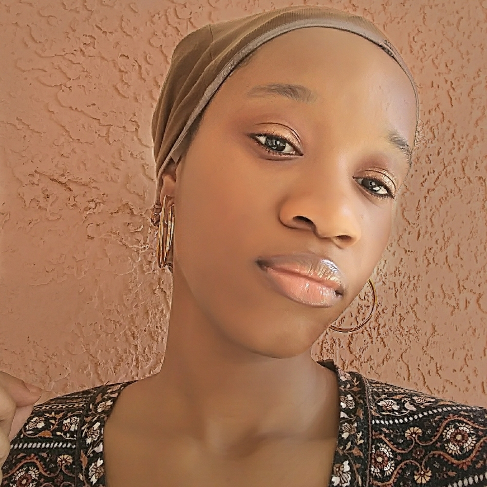 Meet your Posher, Oriana